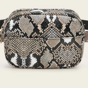 💥Snake skin fanny pack💞